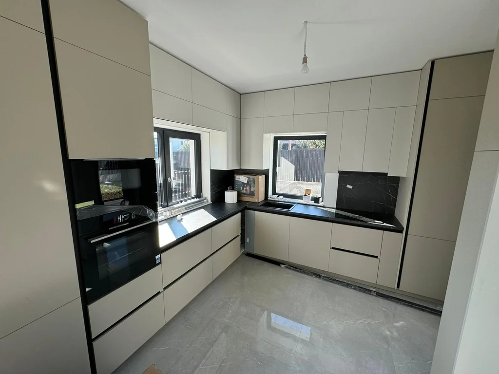 Bucătărie modernă finisată renovare apartament la cheie Iași