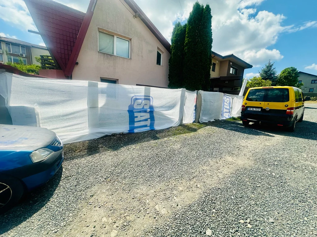 Gard vechi deteriorat înainte de înlocuire Iași