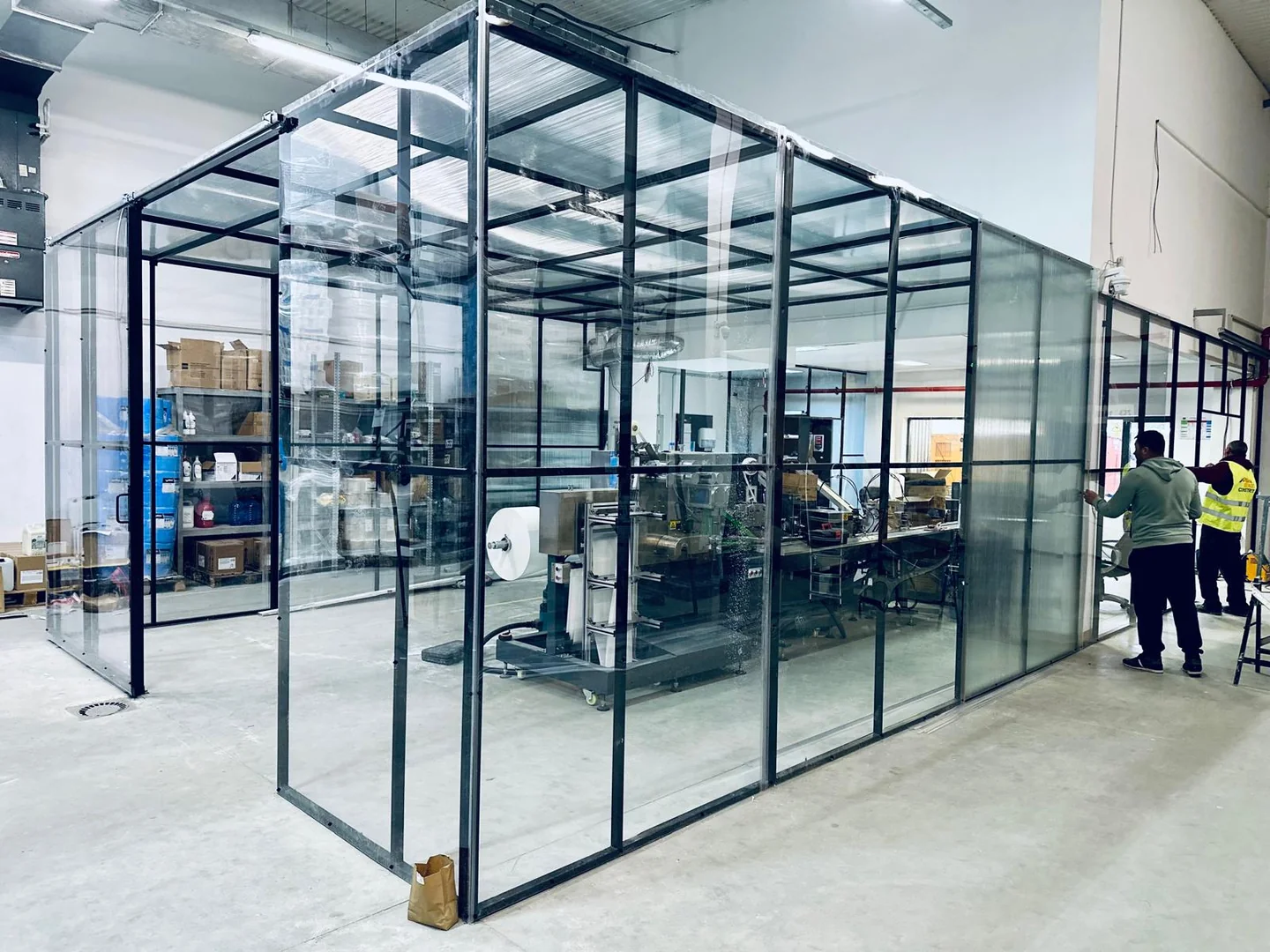 Hală cu compartimentare interioară finalizată