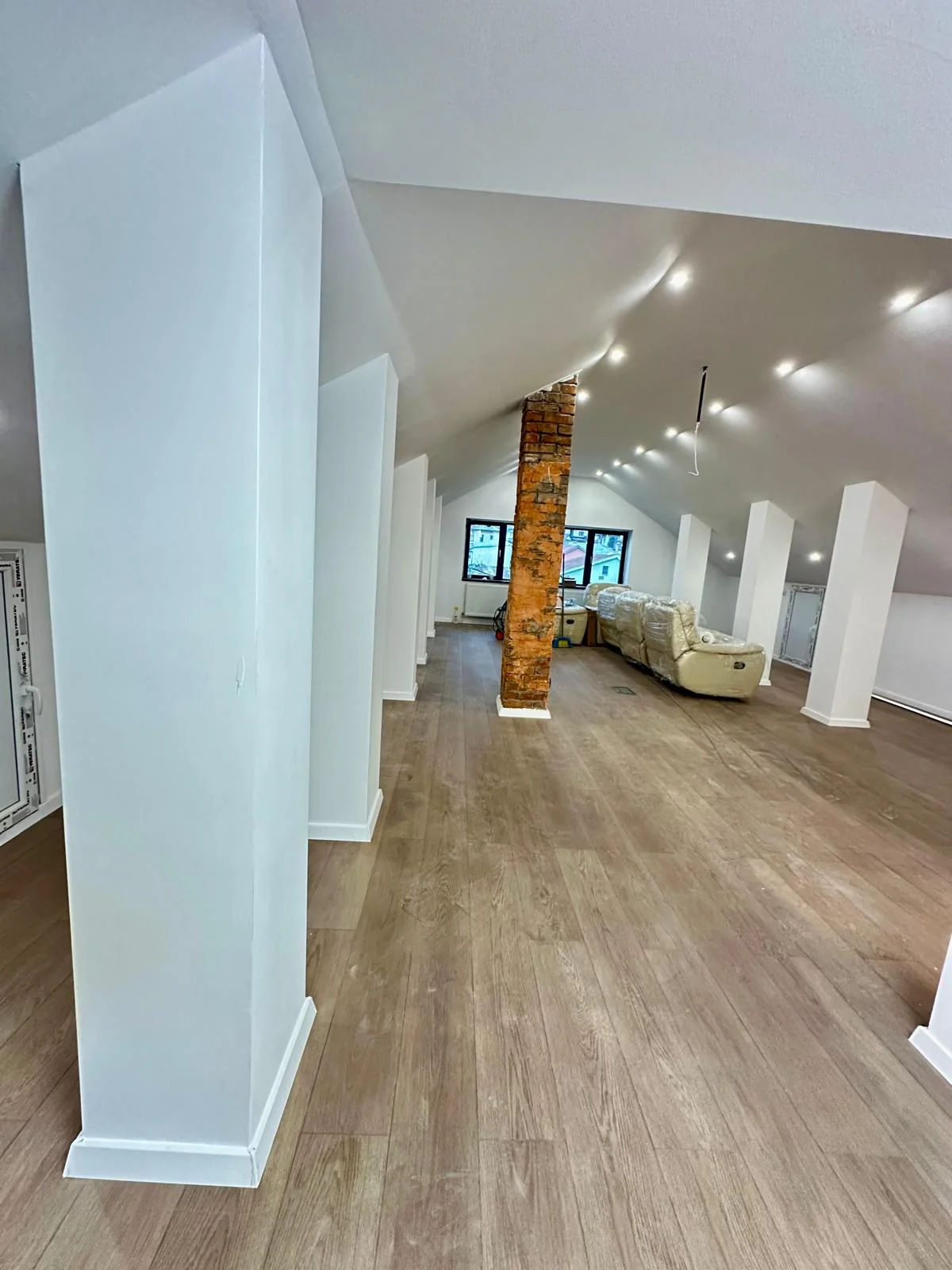 Mansardă renovată open-space Iași