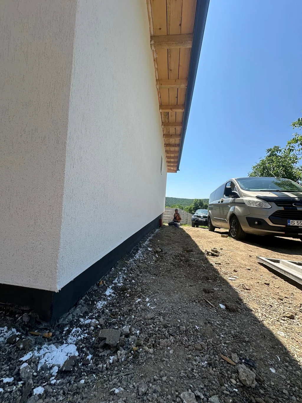 Detaliu execuție termosistem la colț de clădire