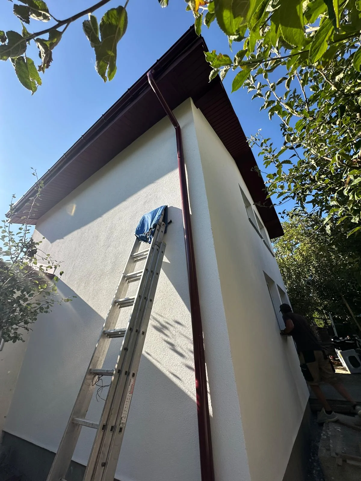 Fațadă renovată cu finisaj nou Iași
